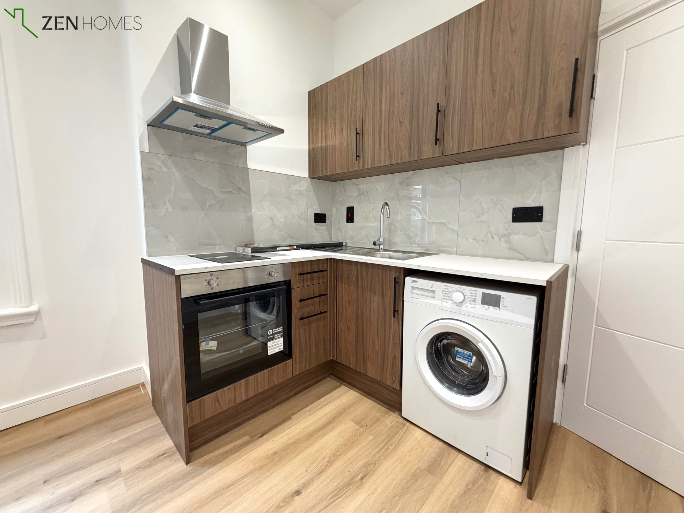 Flat Algernon Road in Greater London