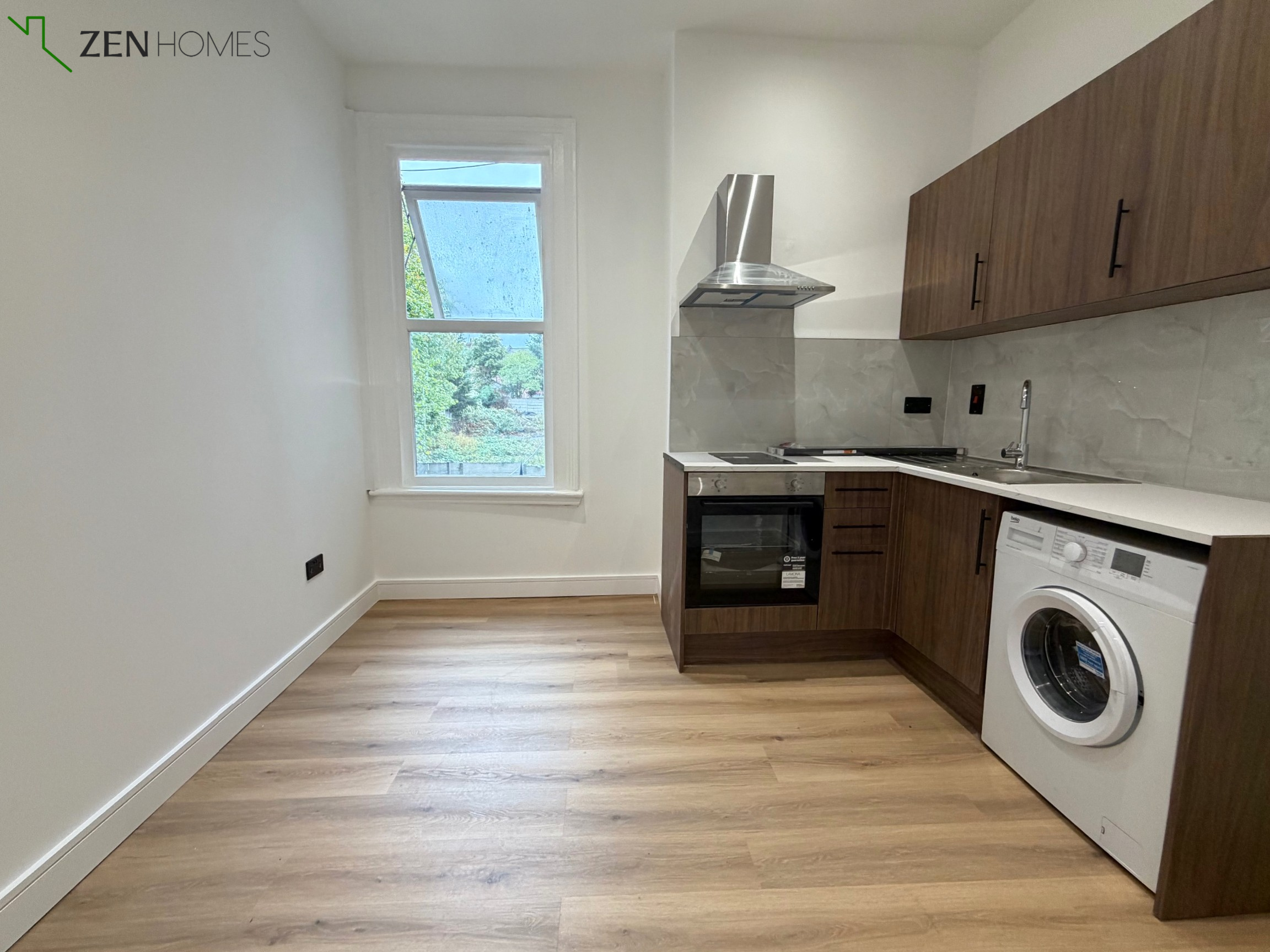 Flat Algernon Road in Greater London
