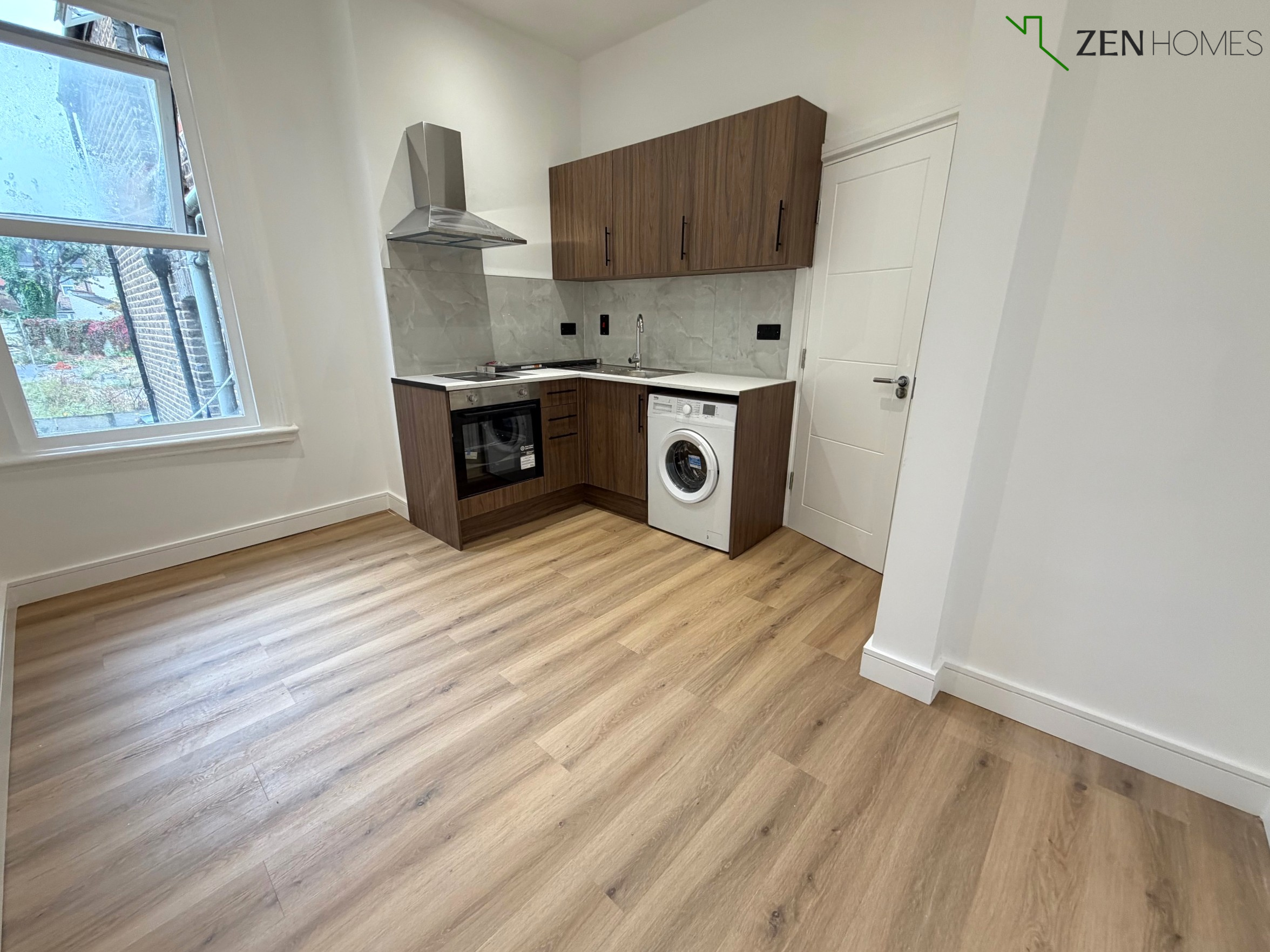 Flat Algernon Road in Greater London