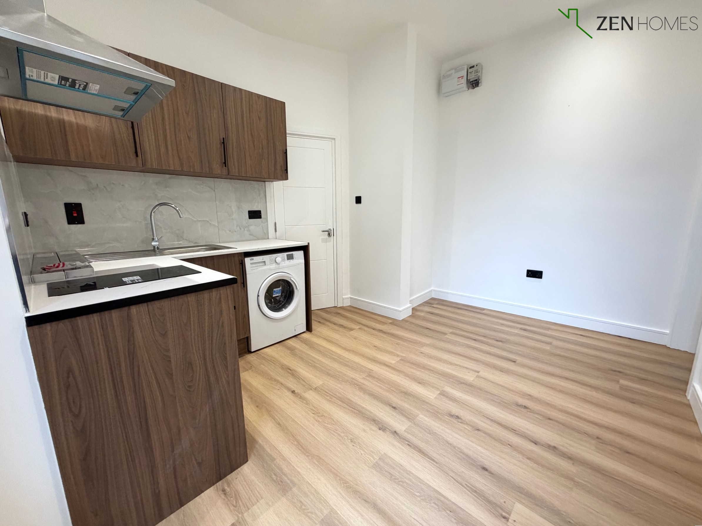Flat Algernon Road in Greater London