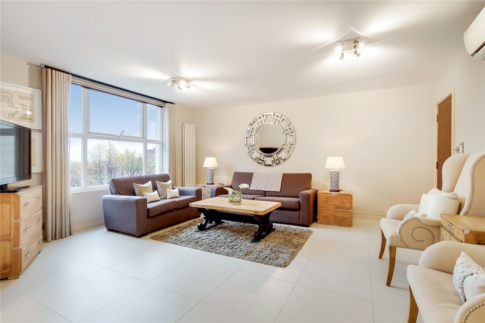 Flat Boydell Court in London