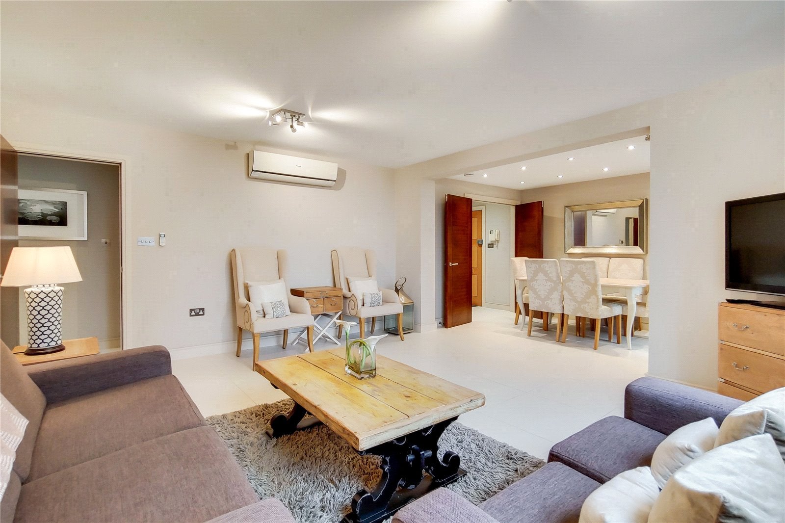 Flat Boydell Court in London