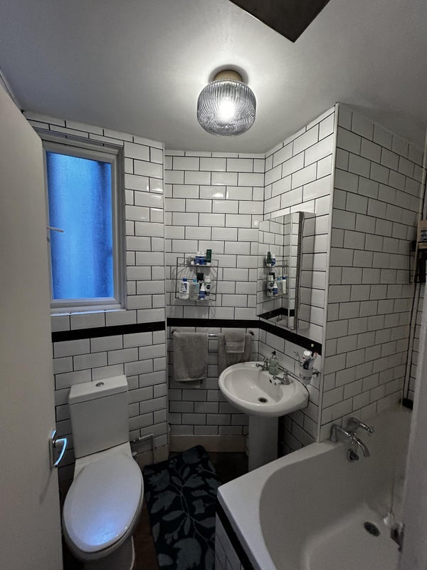 Room Morat Street in Greater London