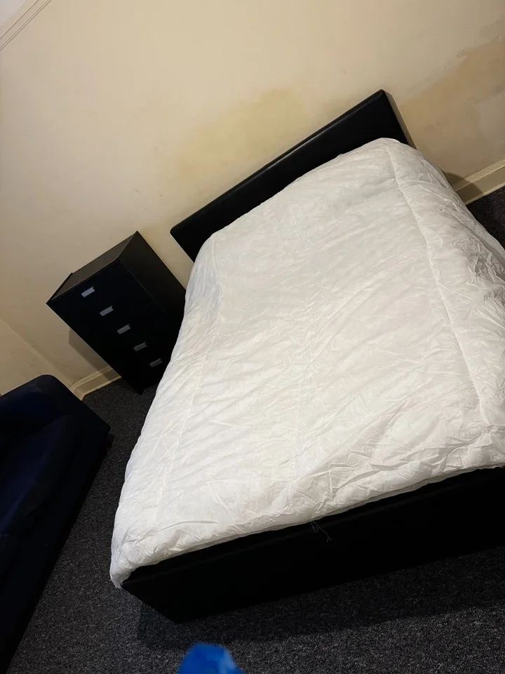Room Barrow Road in Greater London