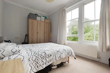 Flat Stratheden Road in Greater London
