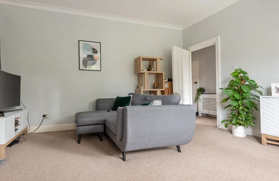 Flat Stratheden Road in Greater London