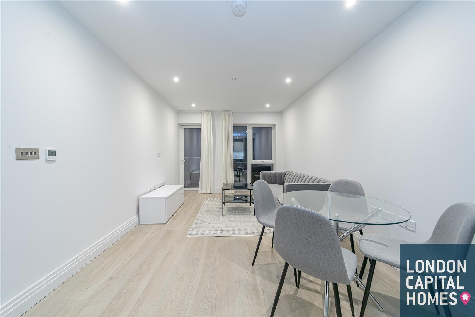 Flat Mattock Lane in Greater London