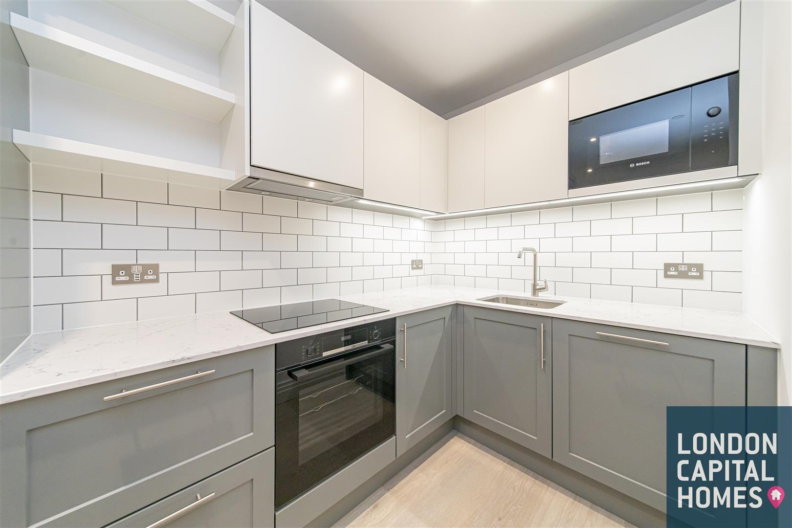 Flat Mattock Lane in Greater London