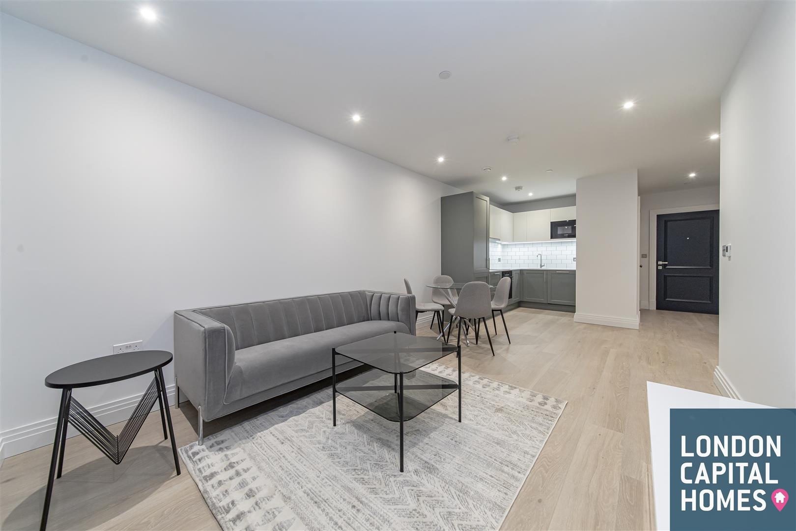 Flat Mattock Lane in Greater London