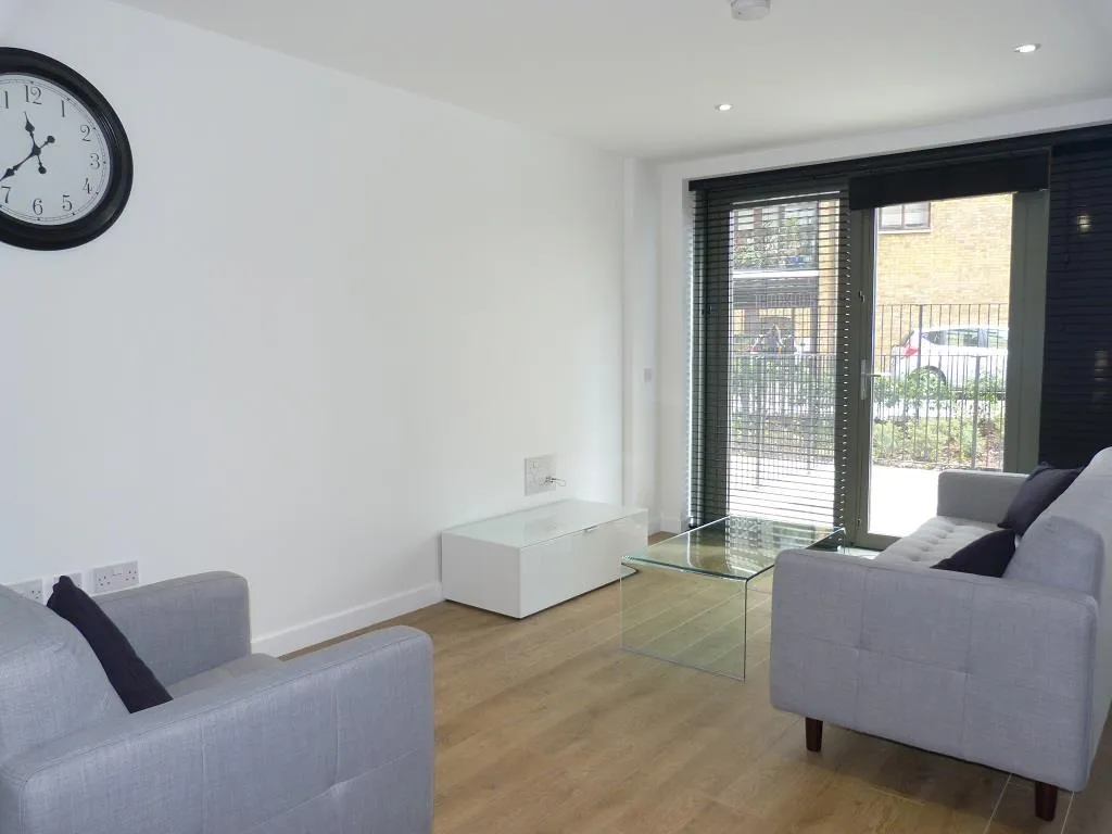 Flat Ben Jonson Road in Greater London