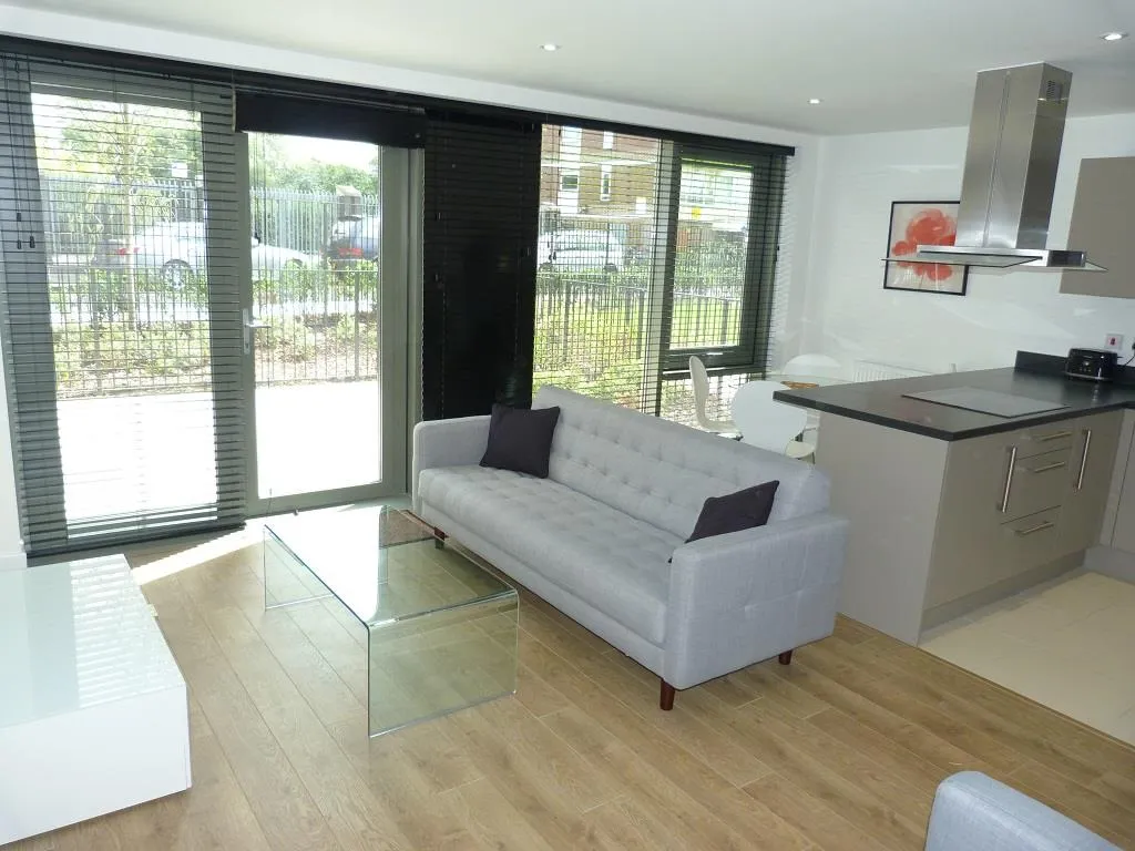 Flat Ben Jonson Road in Greater London