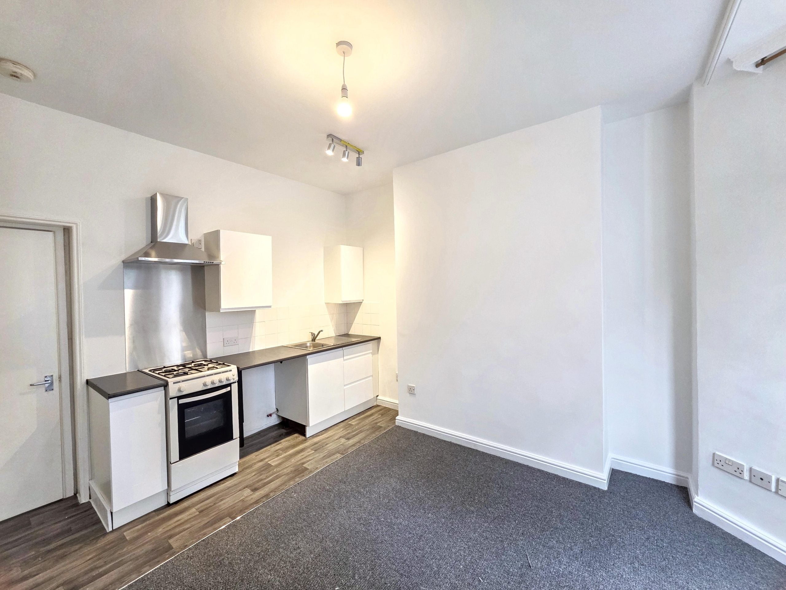 Flat Vernon Terrace in Northampton