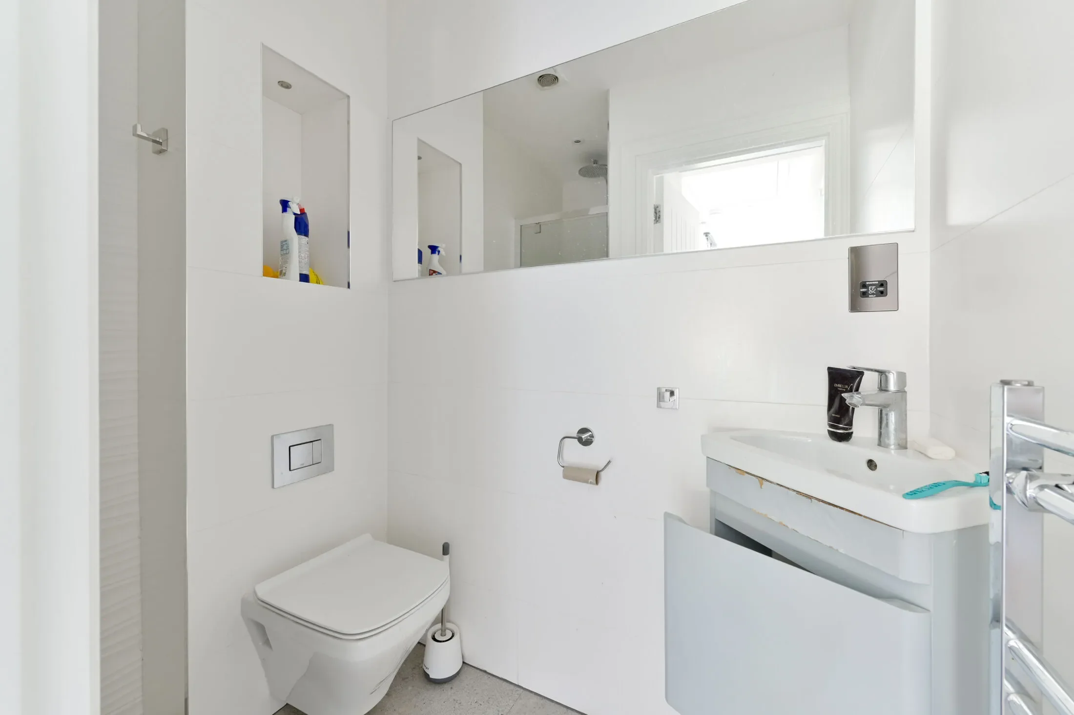Flat Frithville Gardens in Greater London