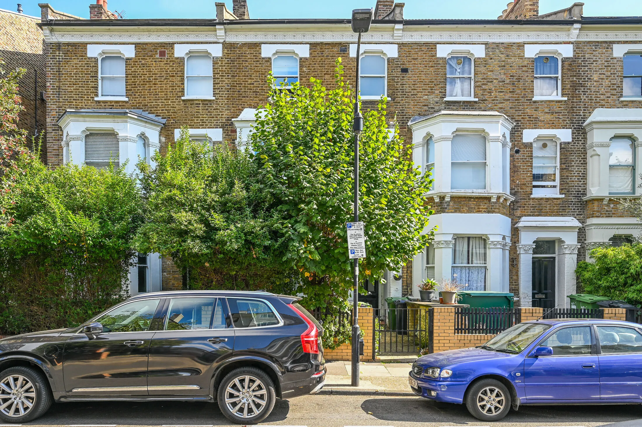Flat Frithville Gardens in Greater London