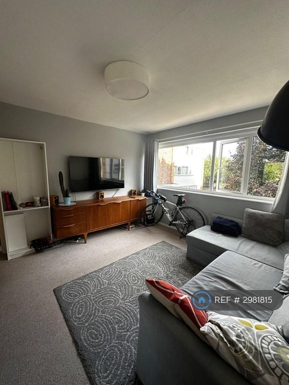 Flat Hazelbank Road in Borough of Runnymede