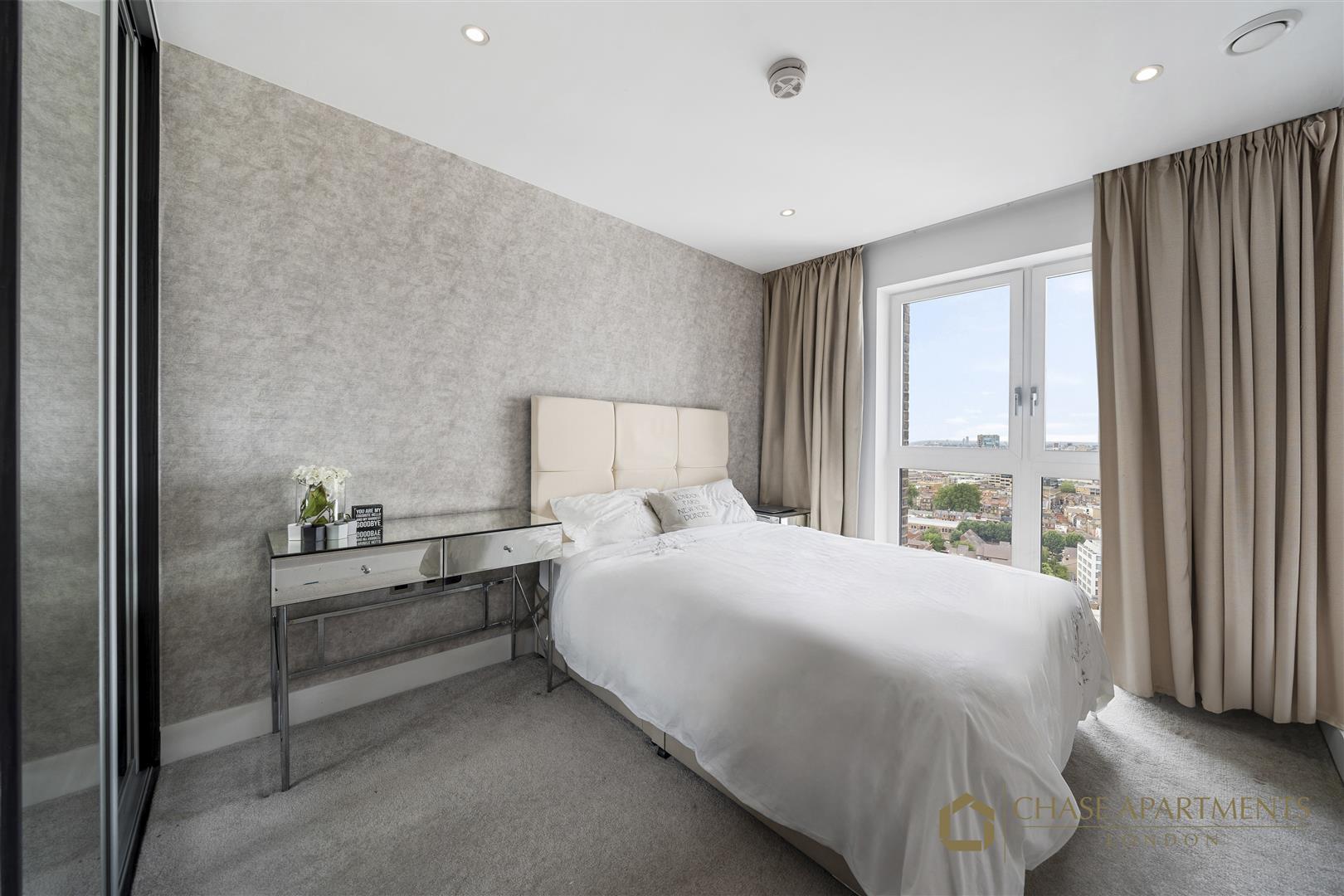 Flat New Drum Street in Greater London