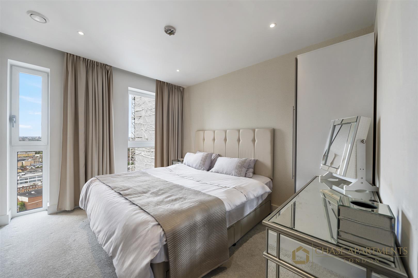 Flat New Drum Street in Greater London