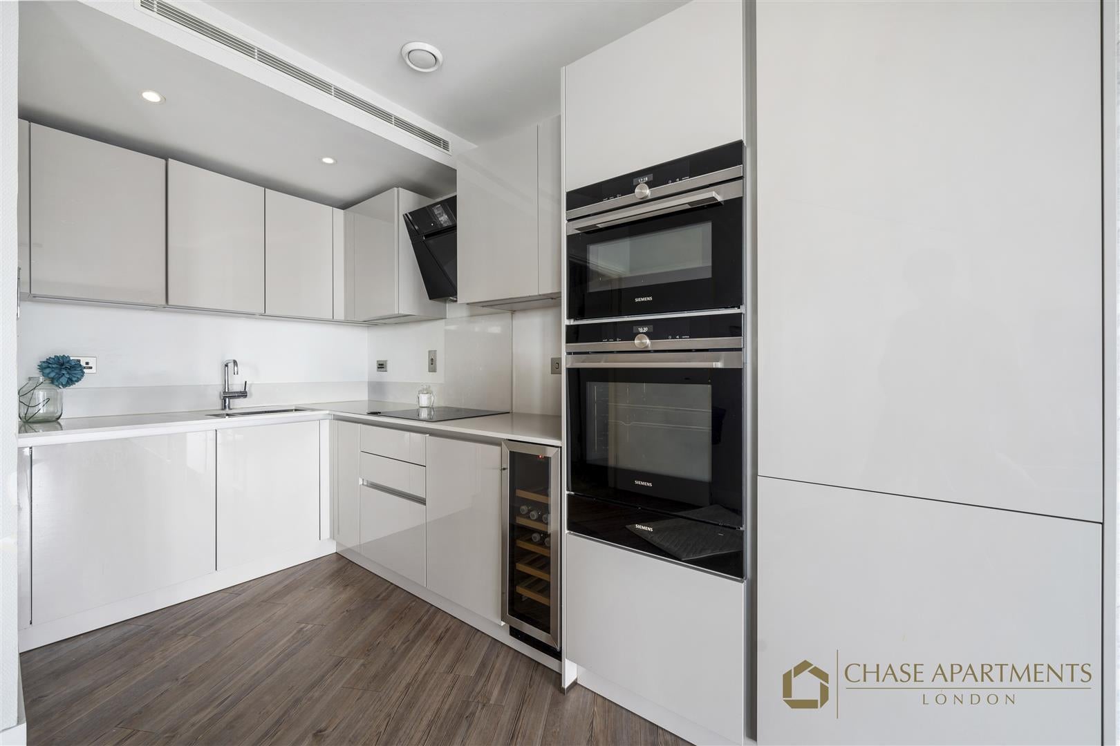 Flat New Drum Street in Greater London