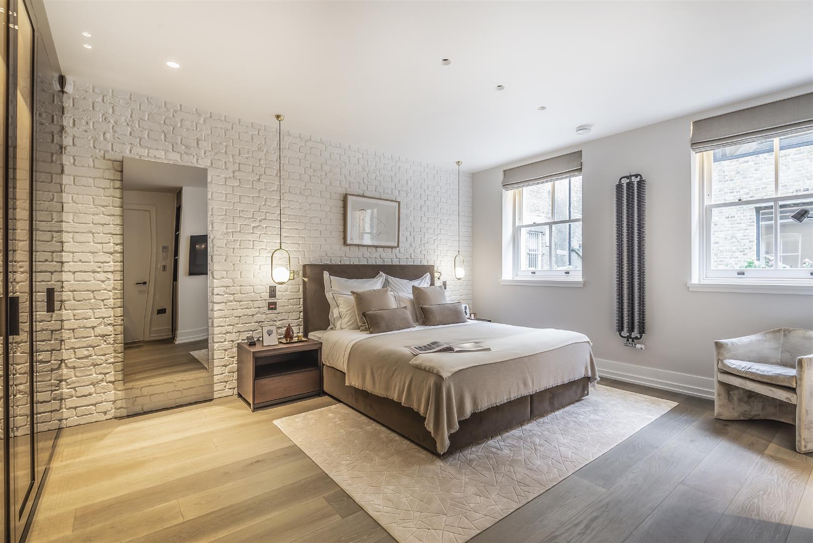 Flat Down Street Mews in City of Westminster