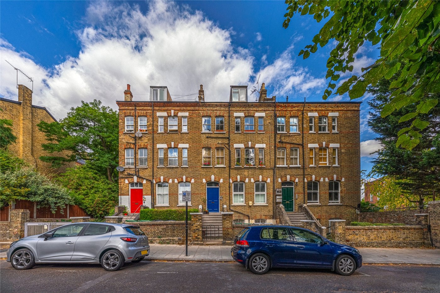 Flat Tasker Road in Greater London