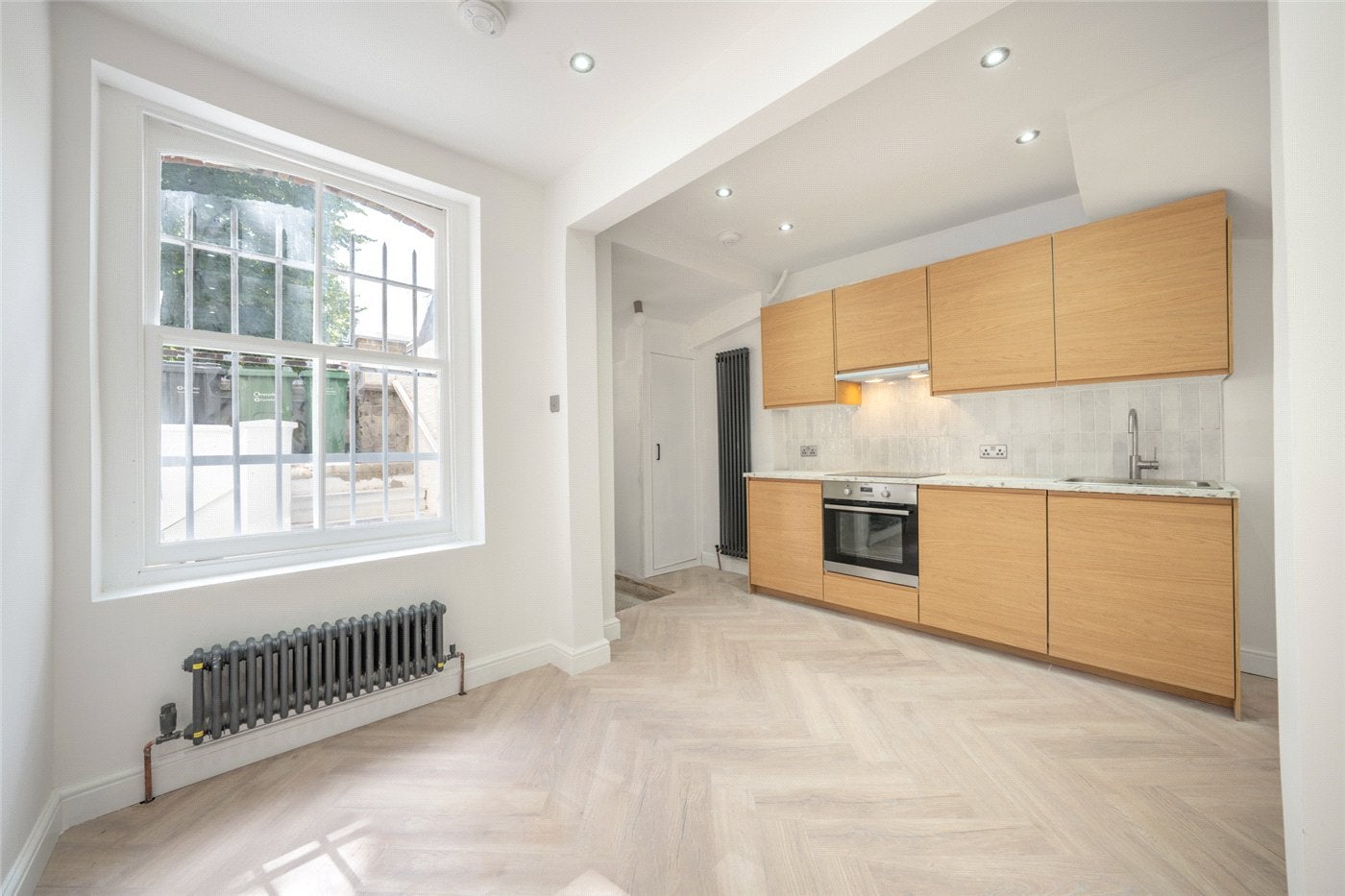 Flat Tasker Road in Greater London