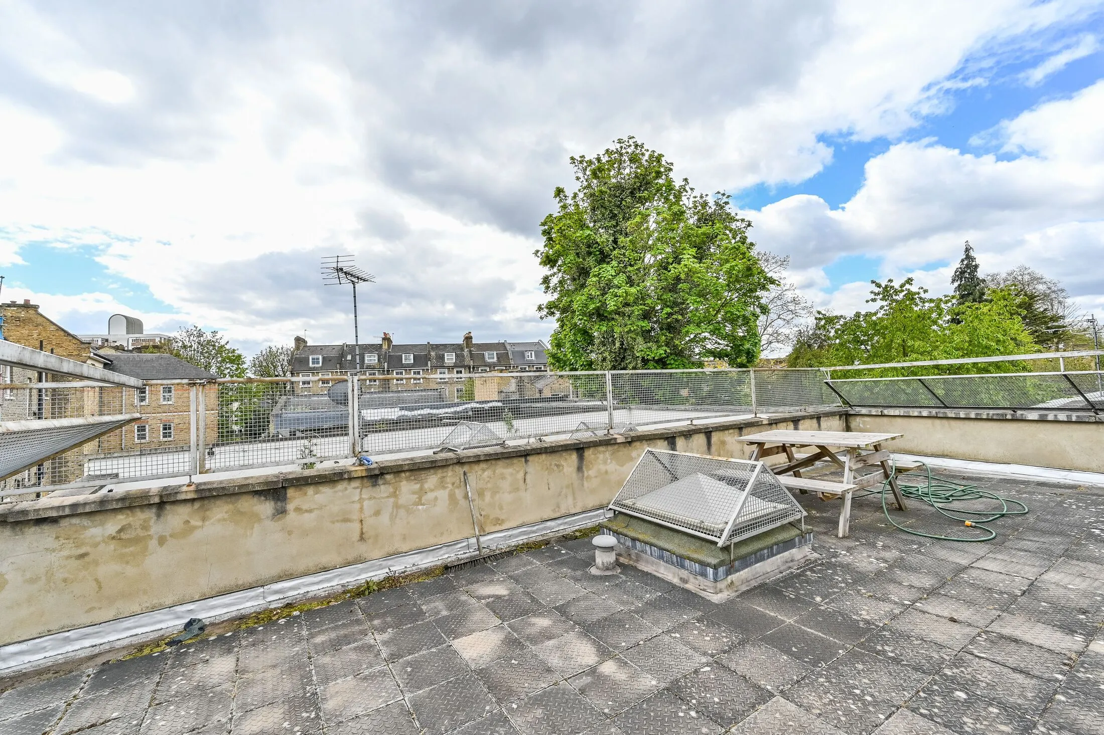 House Manse Road in Greater London