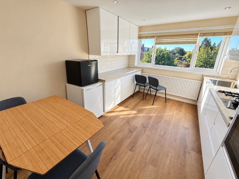Room Lullington Garth in Greater London