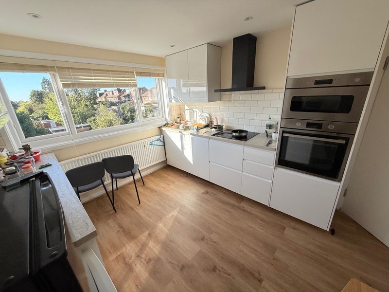 Room Lullington Garth in Greater London