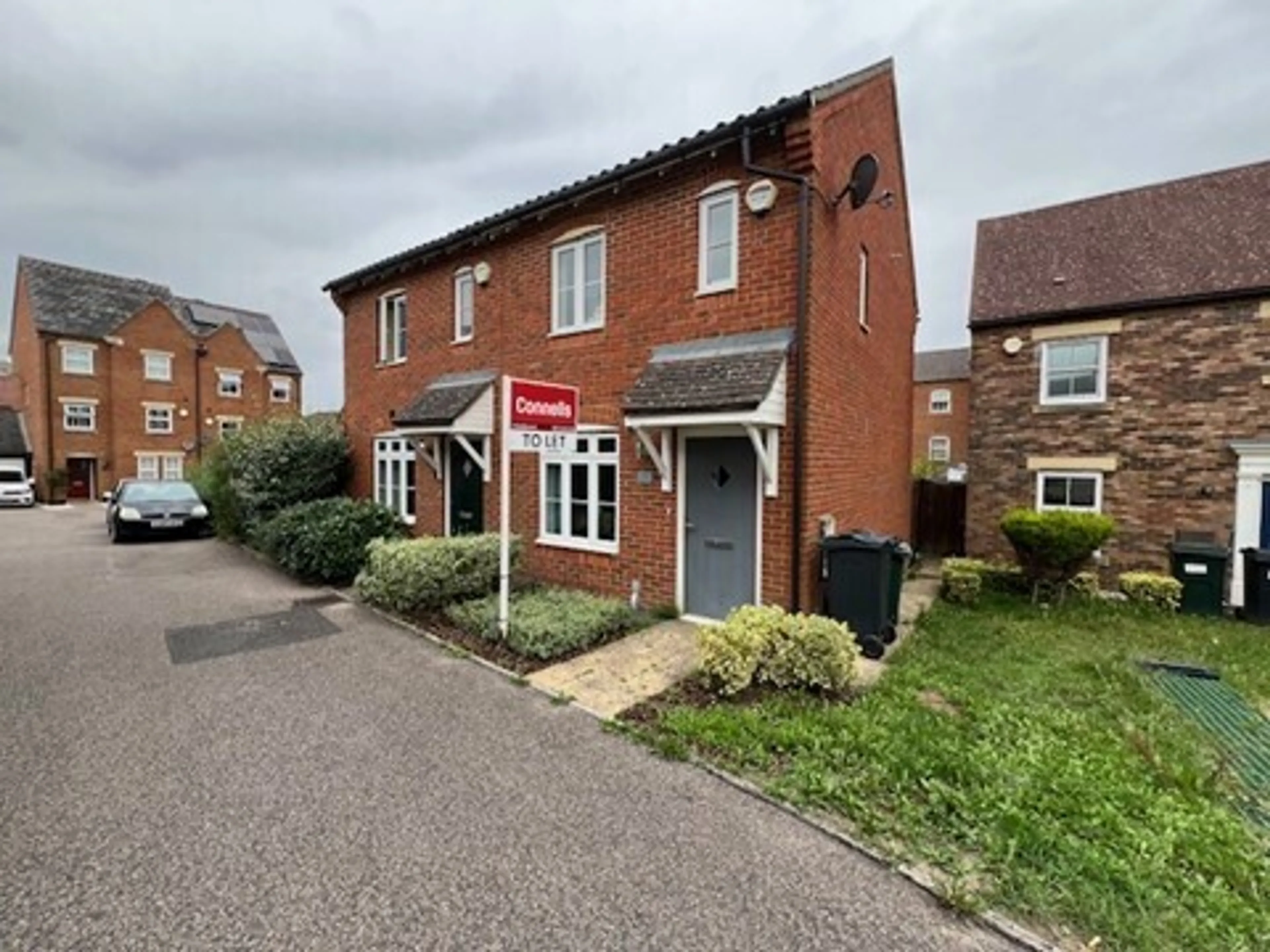 House Imperial Way in Ashford
