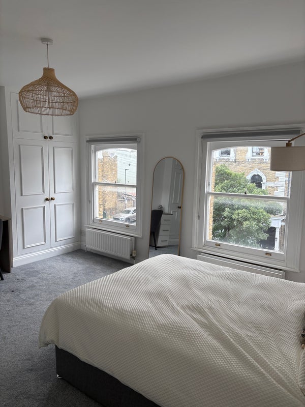 Room Ferndale Road in Greater London