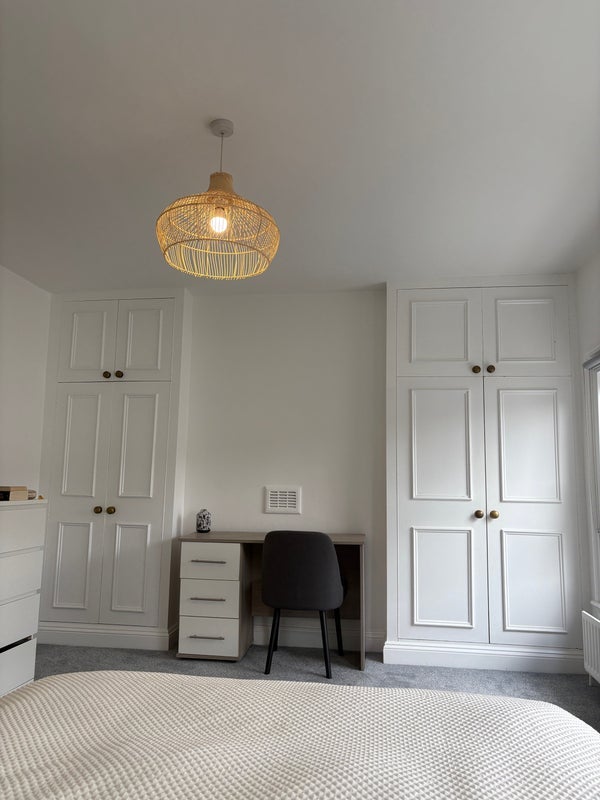 Room Ferndale Road in Greater London