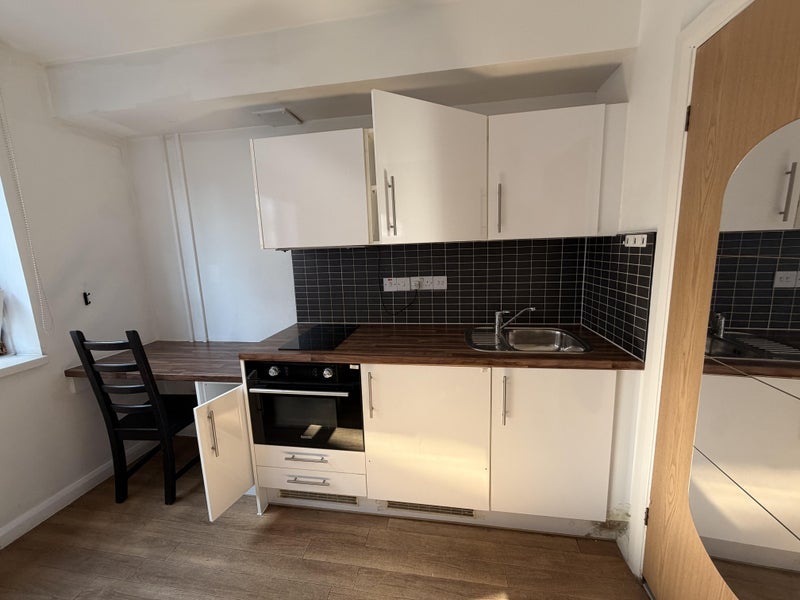 Room Kensal Road in Greater London