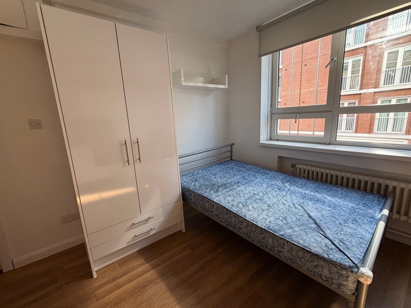 Room Kensal Road in Greater London