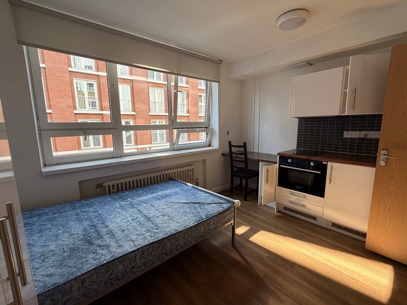 Room Kensal Road in Greater London