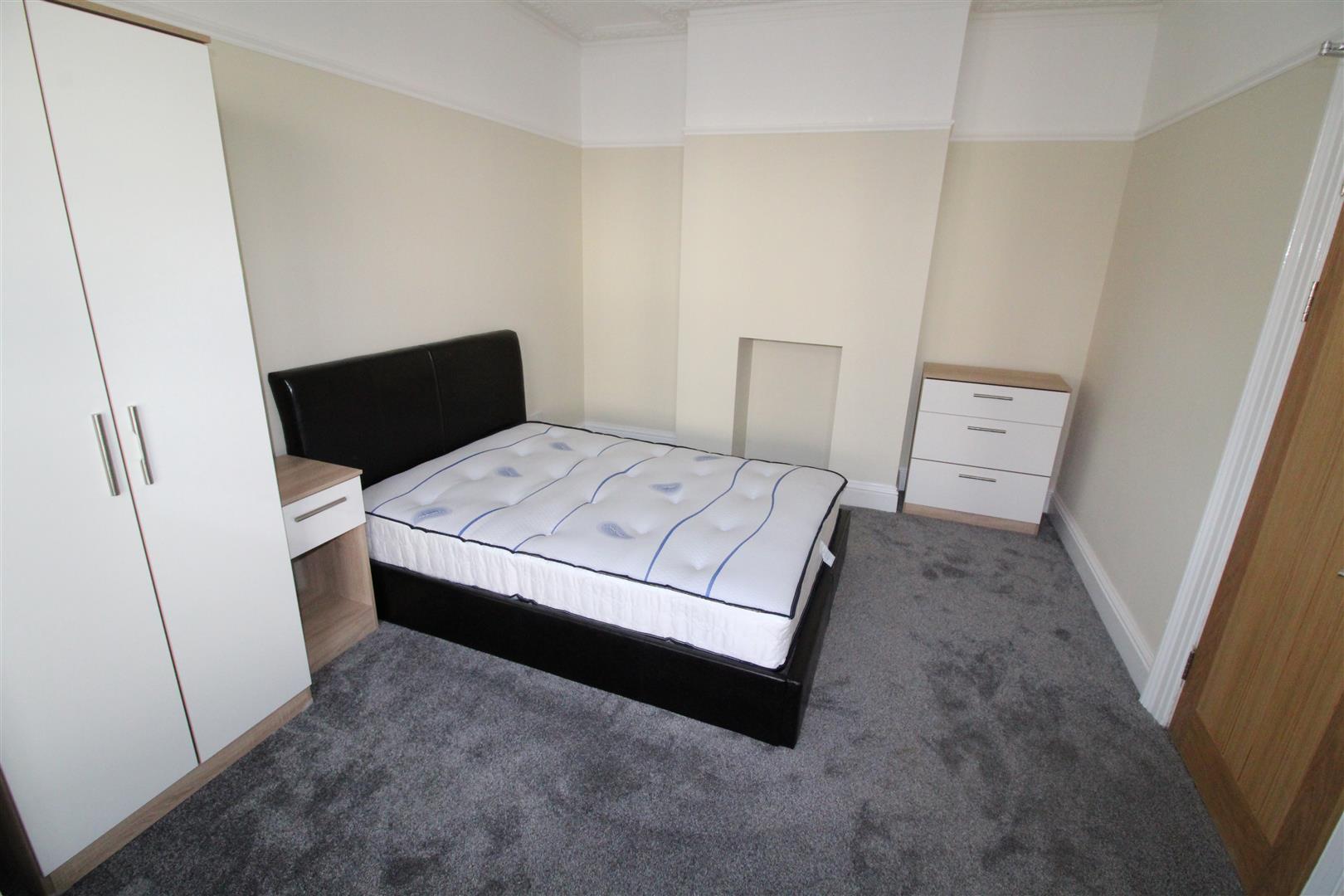 Room Fawcett Road in Portsmouth