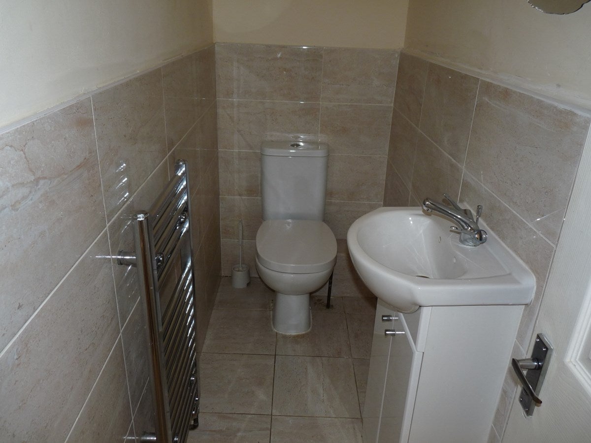 Flat Kenton Road in Greater London