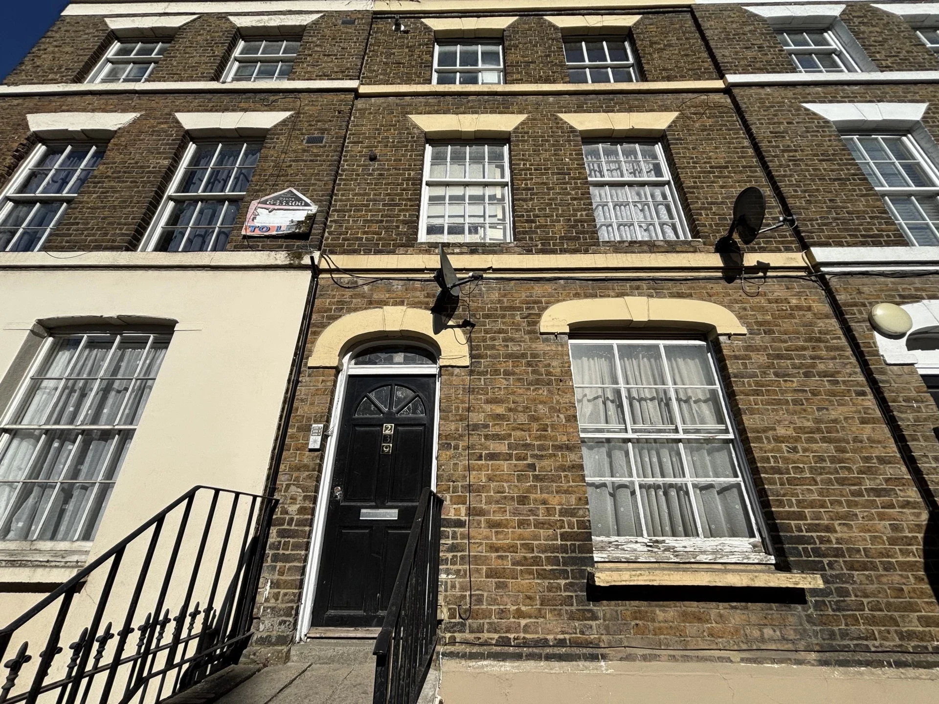 Flat Luton Road in Chatham