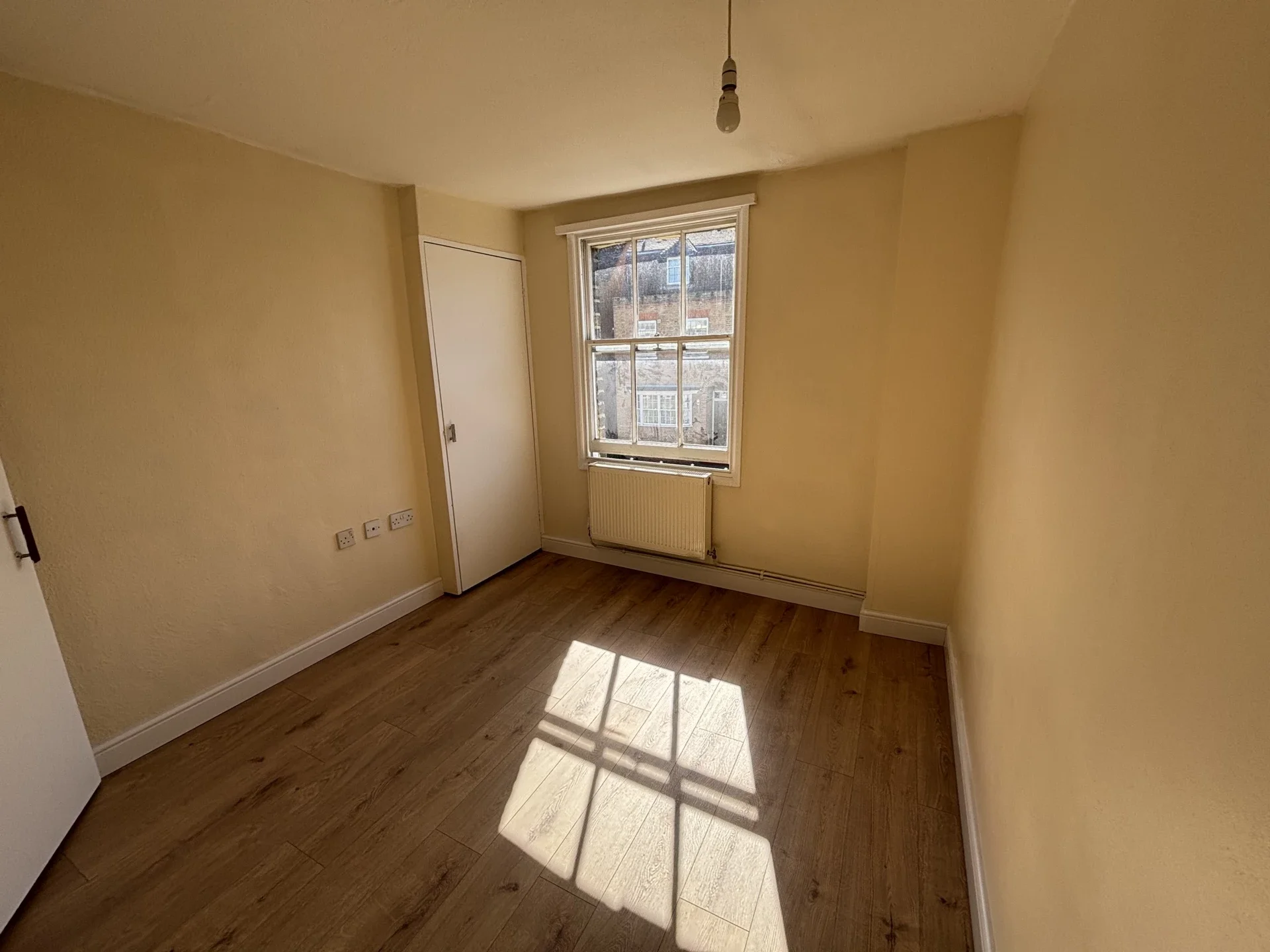 Flat Luton Road in Chatham
