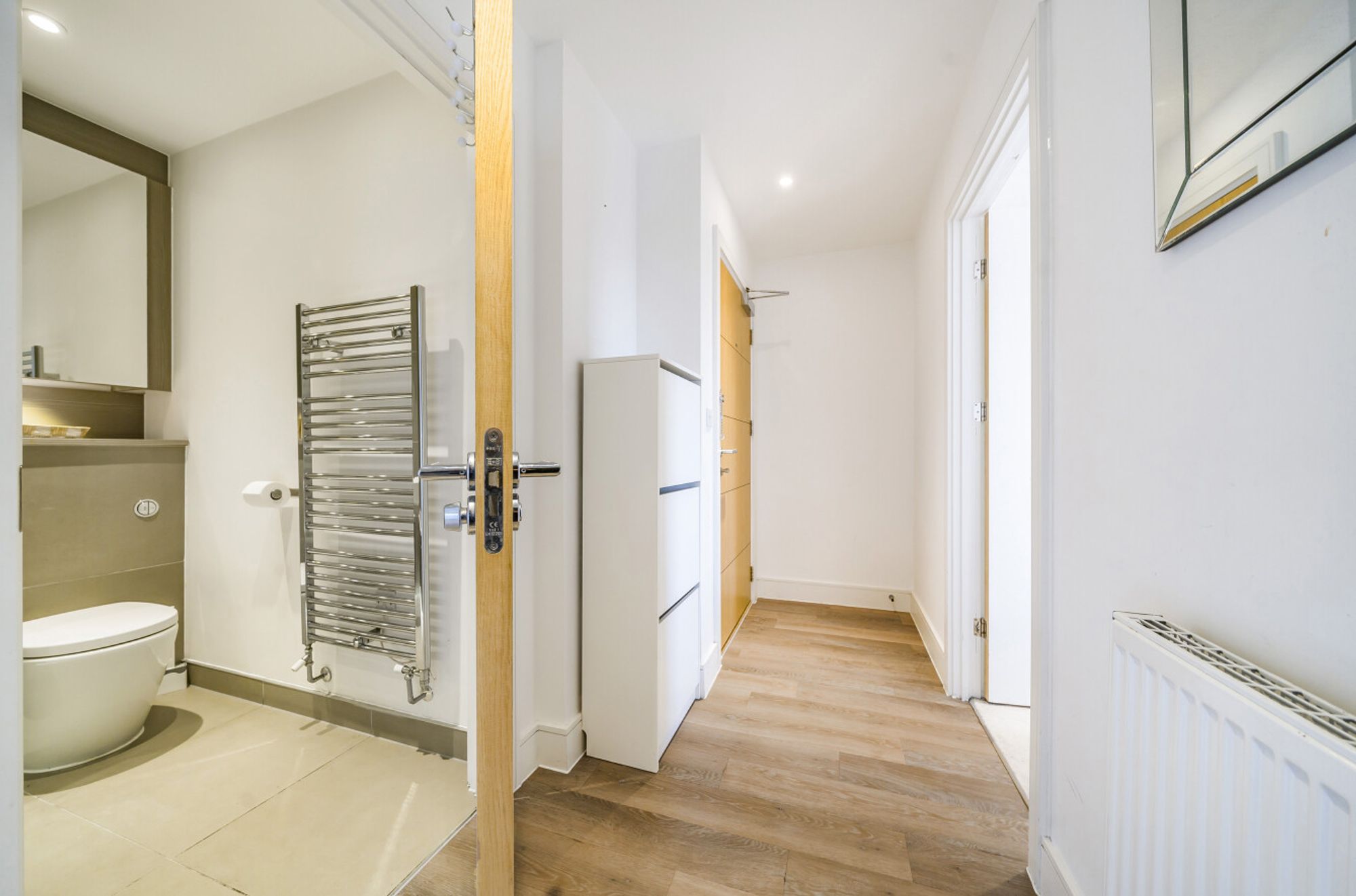 Flat Hartfield Road in Greater London
