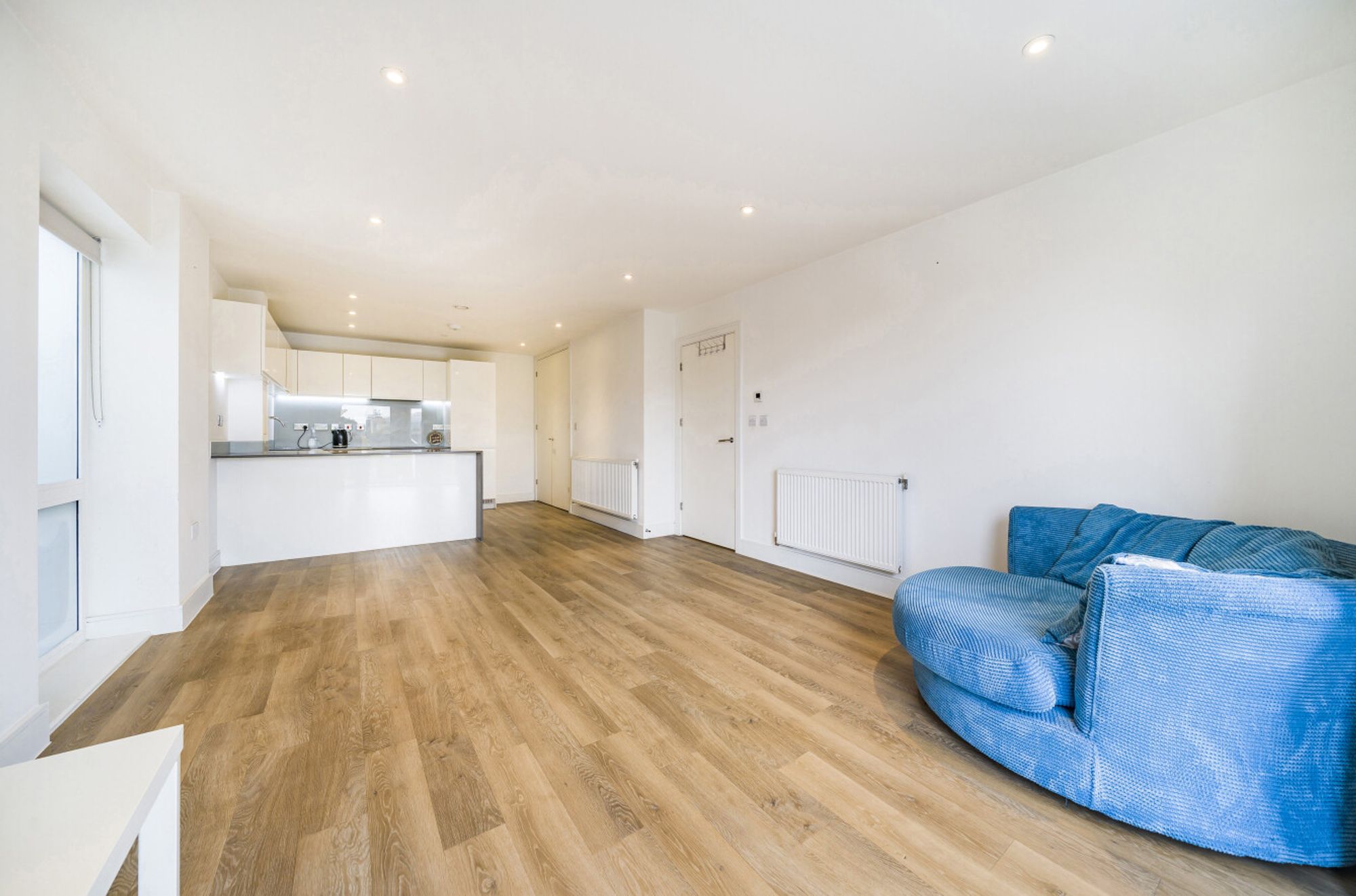 Flat Hartfield Road in Greater London