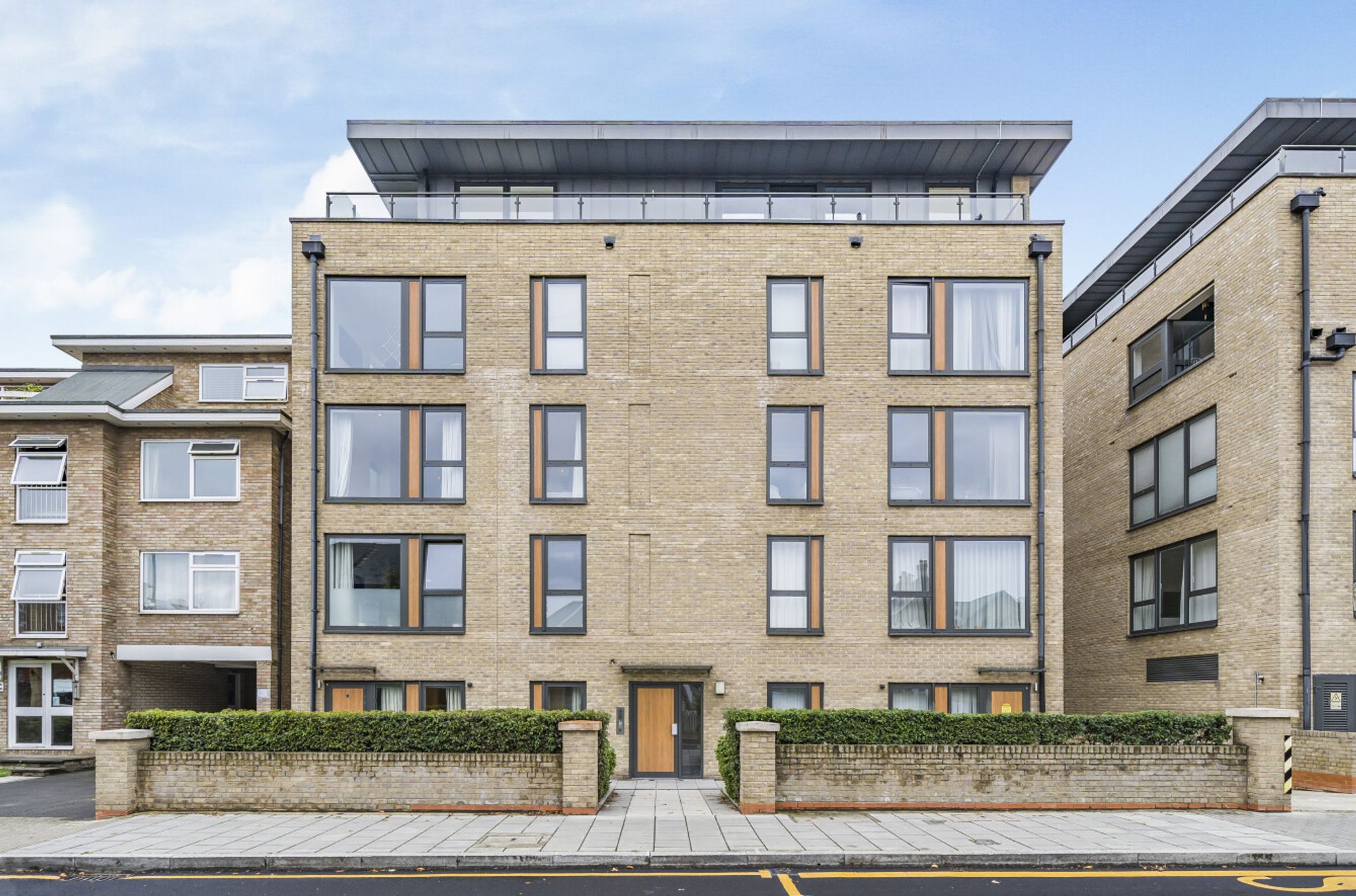 Flat Hartfield Road in Greater London