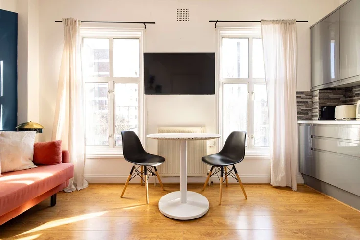 Flat Goldhawk Road in Greater London