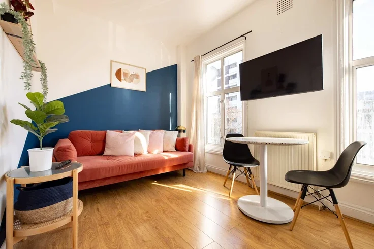 Flat Goldhawk Road in Greater London