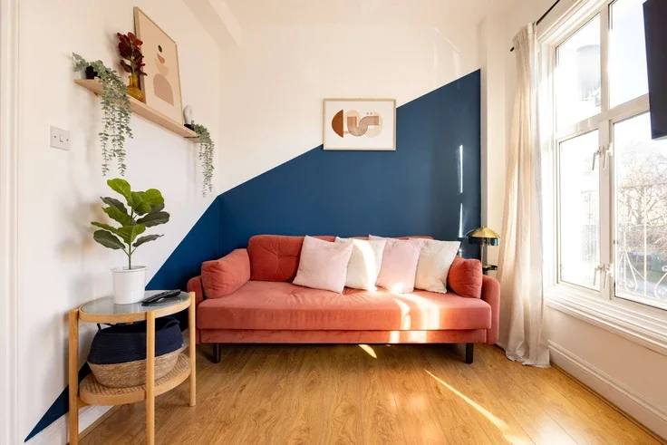 Flat Goldhawk Road in Greater London