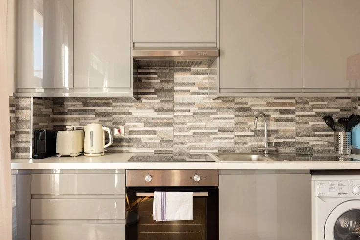 Flat Goldhawk Road in Greater London
