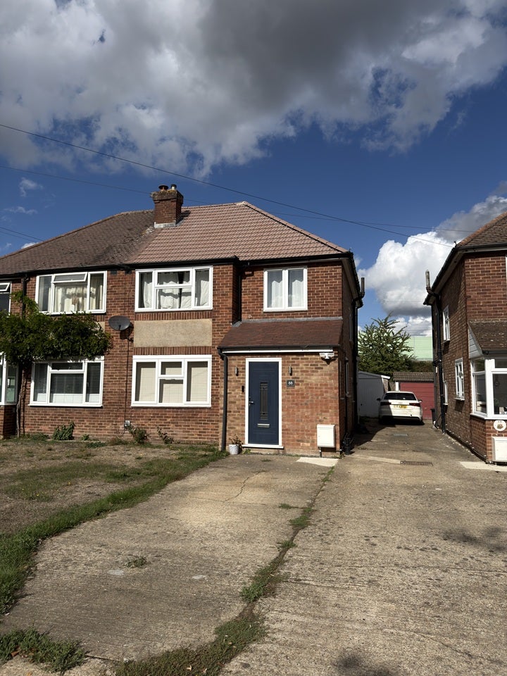 House Fairway Avenue in Greater London