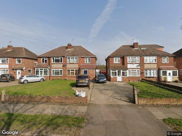 House Fairway Avenue in Greater London