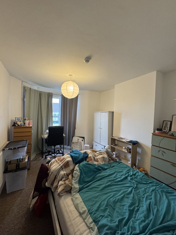 Room Gloucester Road in Bristol