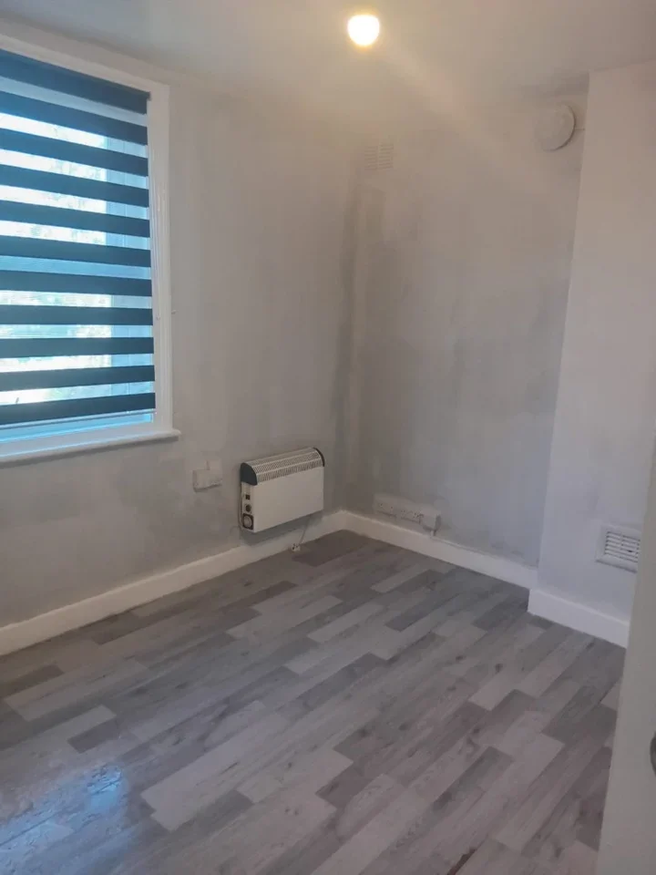 Flat Whitworth Road in Greater London