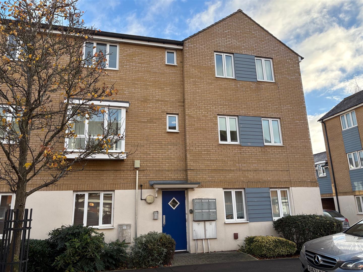 Flat Felthambrook Way in London